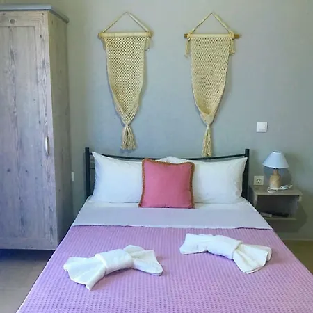 Almira - To Let Apartment Nea Roda