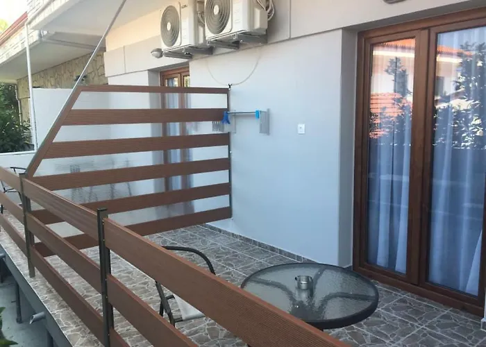 Almira - To Let Nea Roda