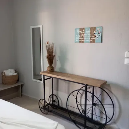Almira - To Let Appartement Nea Roda