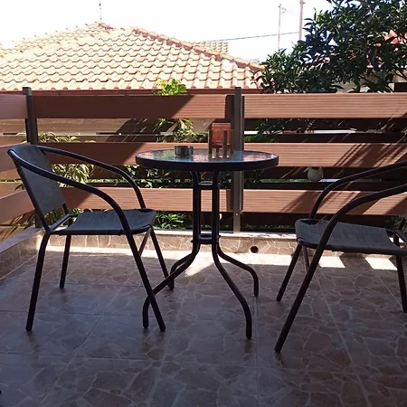 Almira - To Let Nea Roda