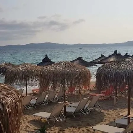 Almira - To Let Appartement Nea Roda