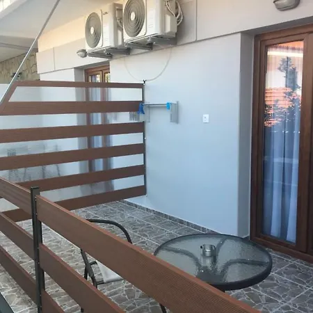 Almira - To Let Nea Roda