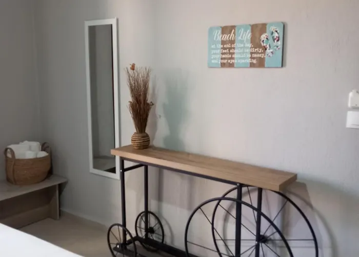 Almira - To Let Apartamento Nea Roda